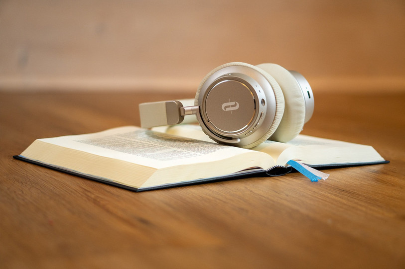 La Bibliothèque sonore romande met à disposition gratuitement des livres audio pour qui rencontre des difficultés de lecture. (Photo d'illustration libre de droits)