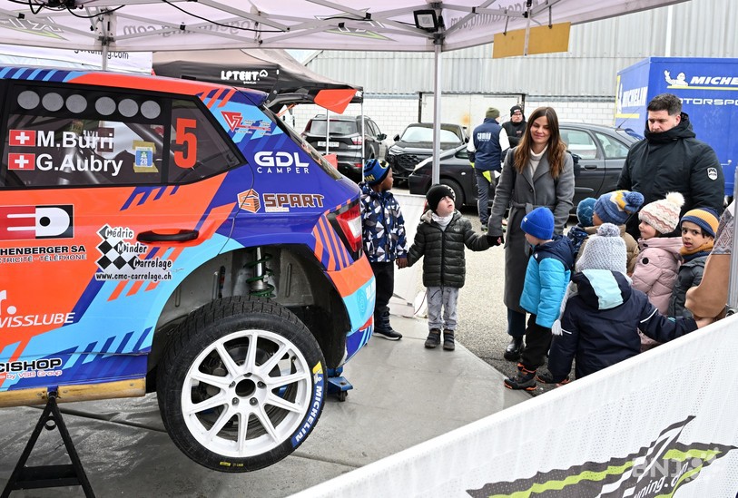 Entre bataille pour le classement et découverte du rallye, le Critérium jurassien bat son plein ce samedi sur les routes de la région (photo : Georges Henz).