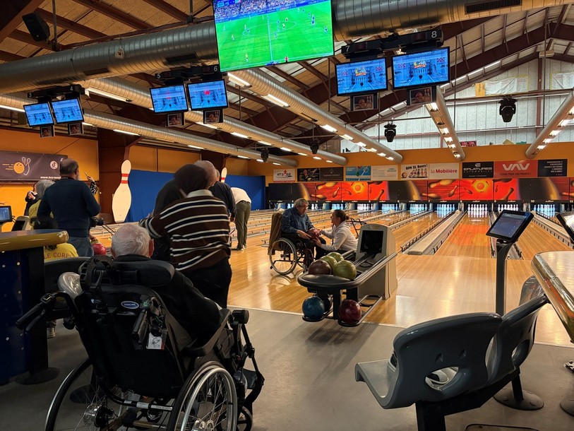 Vingt-cinq résidents ont disputé un tournoi de bowling jeudi après-midi. 