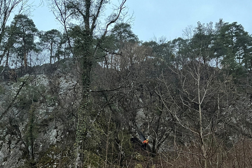 Deux enfants ont été secourus samedi sur une falaise près de Choindez. (Photo : Police cantonale jurassienne)