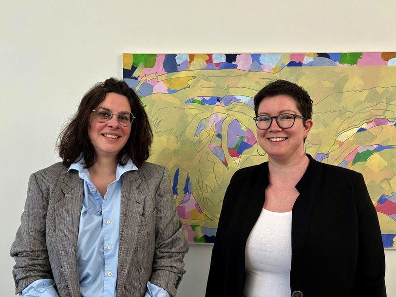 Marie-Luce Allimann, adjointe à la cheffe de service et responsable de la promotion culturelle, et Élodie Paupe, cheffe de l'Office de la culture. (Photo: RCJU).