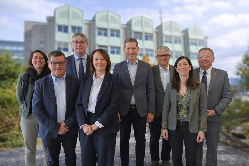 Les membres du conseil d'administration de gauche à droite : Irène Donzé, Olivier Boillat, Jacques Gygax, Marianne Charreyre, Stefan Schaeren, Manuel Battegay, Stéphanie Lang Mamie et Maxime Zuber. Manque sur la photographie : Anne-Françoise Loup. (Photo : Hôpital du Jura)