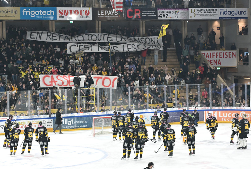 Le kop ajoulot a exprimé son mécontentement à la fin du match (photo : Georges Henz).