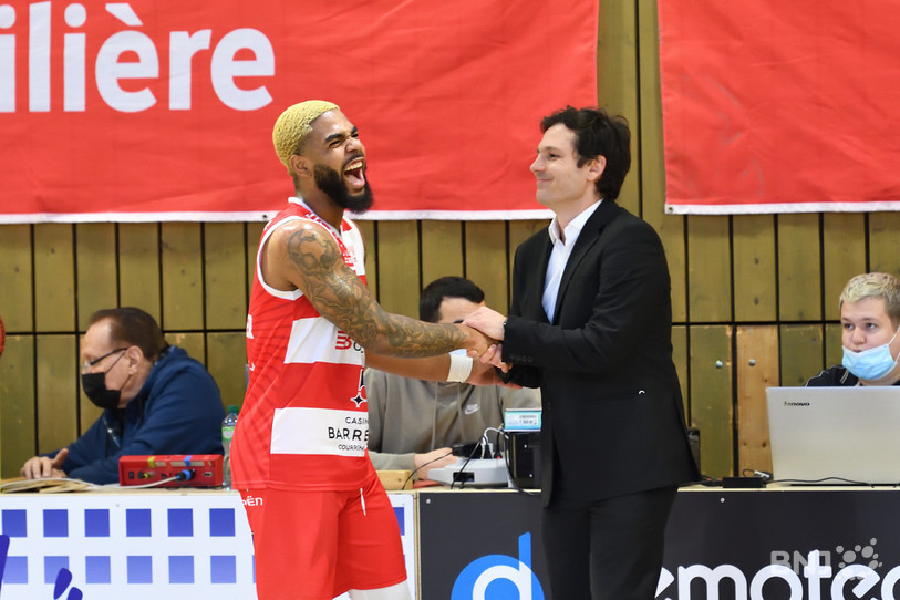Devin Cooper et Vladimir Ruzicic peuvent avoir le sourire: le BCB fête un 3e succès de rang (photo : Georges Henz).