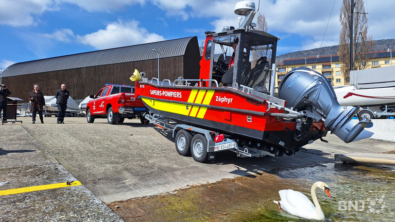 Le nouveau bateau des pompiers professionnels du Littoral peut naviguer avec 30 centimètres d’eau, dans les ports ou les enrochements par exemple.
