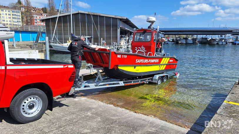 Le nouveau bateau des pompiers professionnels du Littoral a été mis à l’eau et baptisé jeudi, en présence des autorités communales de la Ville de Neuchâtel.