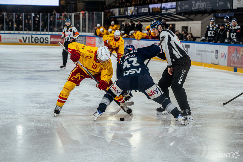 Le HC La Chaux-de-Fonds devra se montrer solide devant son public s'il entend égaliser dans cette finale des play-off. (Photo : Bertrand Pfaff) 