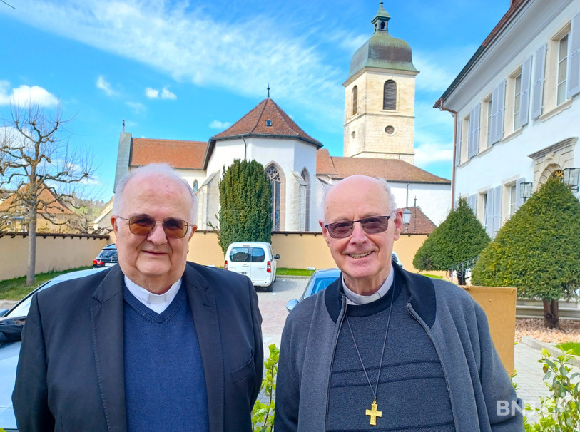 Denis Theurillat (à gauche) et Gérard Daucourt vivent ce temps pascal à Porrentruy et dans les différents villages d’Ajoie.