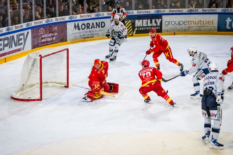 Le HCC doit s'imposer à Sierre s'il veut garder espoir dans cette finale. (Photo : KEYSTONE/Maxime Schmid)