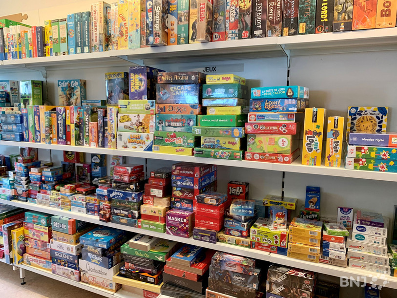 Pour répondre aux demandes des Jurassiens, les librairies, comme celle de la Vouivre, à Saignelégier, ont étoffé leur rayon jeux.