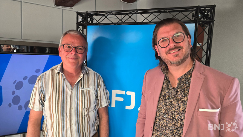 Claude Vanhouteghem (à gauche) et Michael Roos (à droite) débattent de l’avenir de la commune d’Alle dès 7h30.