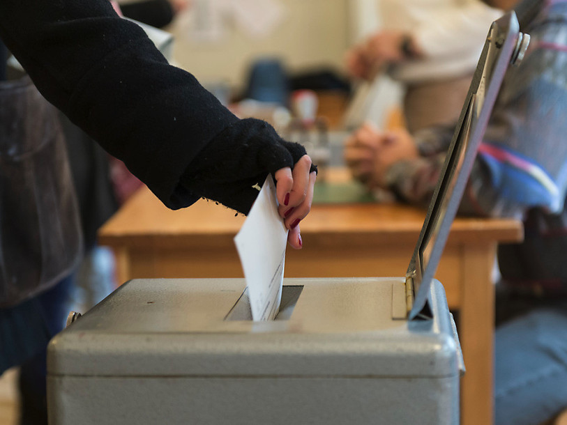 Une majorité qualifiée des deux tiers des votants ne sera pas nécessaire pour que le changement d'appartenance cantonale d'une commune bernoise soit accepté. (Photo : Keystone).