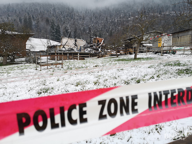 Les restes de la ferme de Cortébert ravagée par les flammes dans la nuit du 21 au 22 janvier.