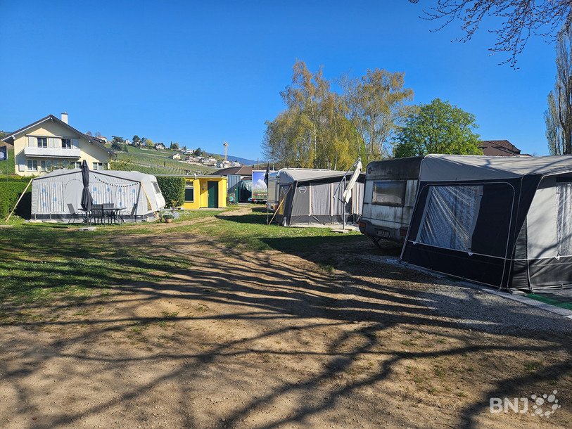 Le camping de Cortaillod compte une vingtaine d'emplacements destinés aux saisonniers.