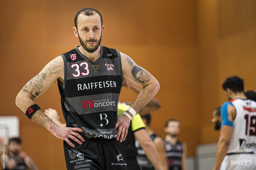 Nemanja Calasan va conserver le maillot du BC Boncourt sur ses épaules la saison prochaine (photo : Jonathan Vallat).