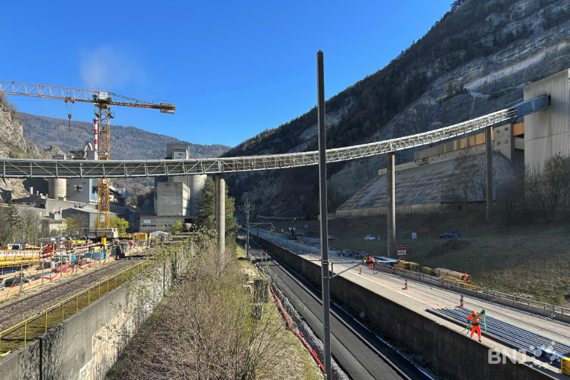 Pour se rendre au Jura, les automobilistes en provenance de Bienne ne passeront, dès cet automne, plus devant la zone industrielle de Péry.