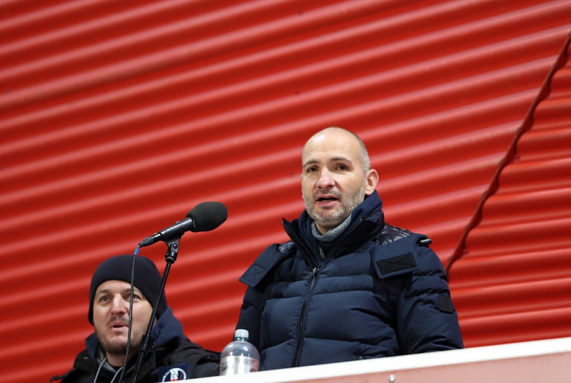 Grégory Binggeli donne de la voix depuis 2012 en tant que speaker à la Maladière.