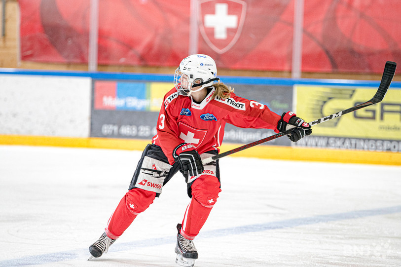 Sarah Forster avec le maillot de l'équipe de Suisse. (Photo : archives Jonathan Vallat)