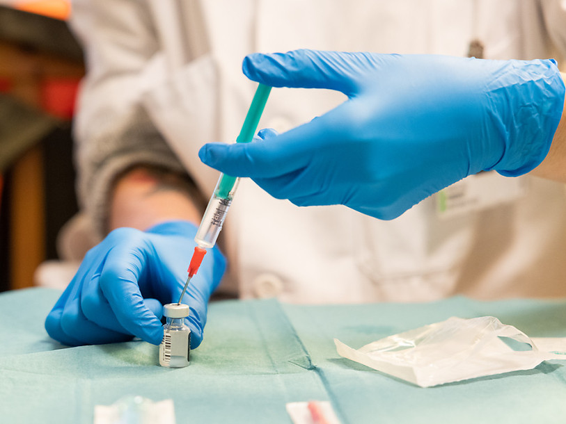 Pierre-André Comte souhaite que les Prévôtois aient la possibilité de se faire vacciner contre le coronavirus. (Photo : KEYSTONE / Cyril Zingaro).