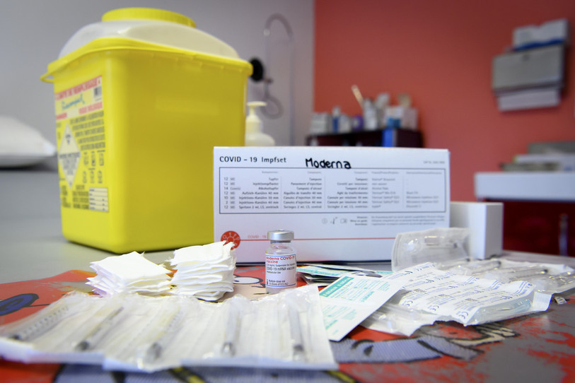 Il sera possible de recevoir deux doses de vaccin contre le Covid-19 à Saignelégier durant le mois de septembre. (Photo : KEYSTONE / Anthony Anex).