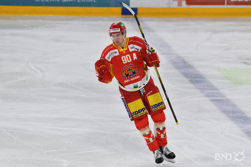 Janis Moser vient de battre Luca Boltshauser et emmène Bienne vers un nouveau succès. (Photo : Georges Henz)