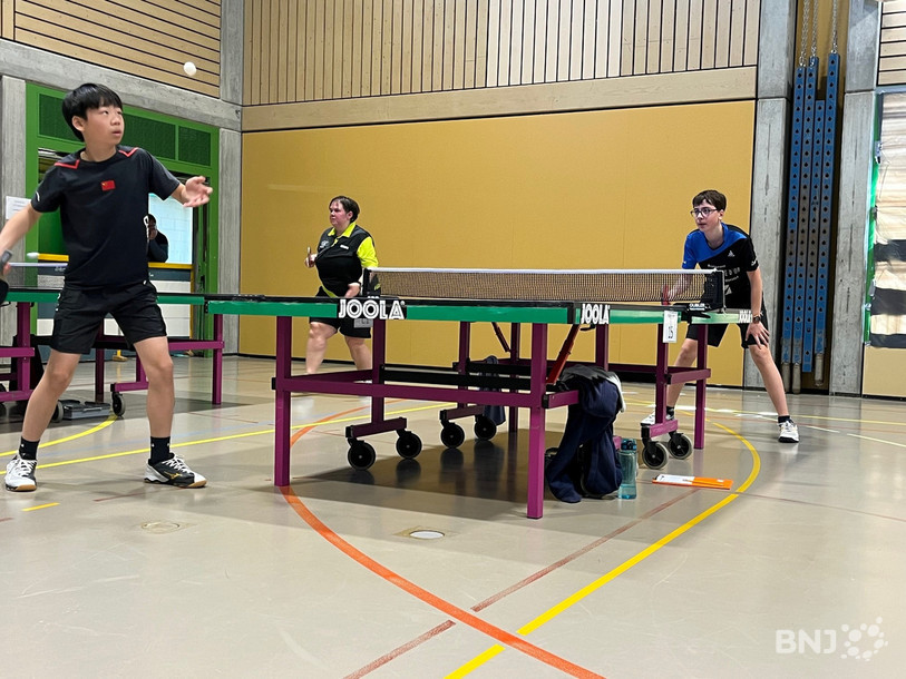 Le pongiste delémontain Nicolaï Kiefer (à droite) en plein match ce samedi matin.