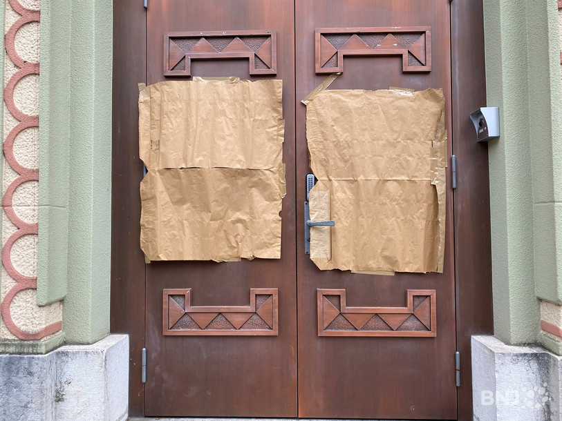 Des inscriptions antisémites ont été gravées sur la porte de la Synagogue de Bienne. Elles ont été recouvertes pour l'instant.