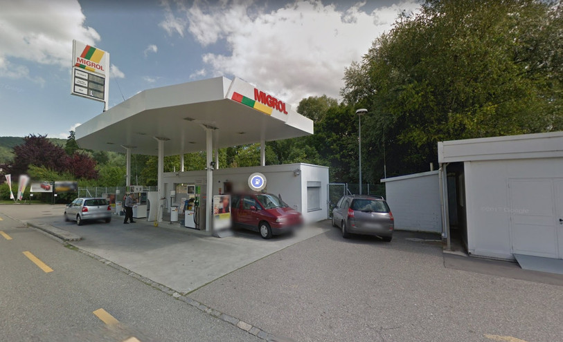 Une dame d’une soixantaine d’années a chuté dans la Sorne derrière de la station Migrol à Delémont. (Photo : Google Maps / 2013).