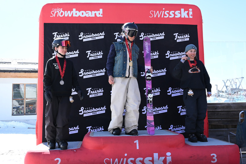 Vicky Vallat est montée sur la plus haute marche du podium samedi en Engadine. (Photo : Julien Vallat)