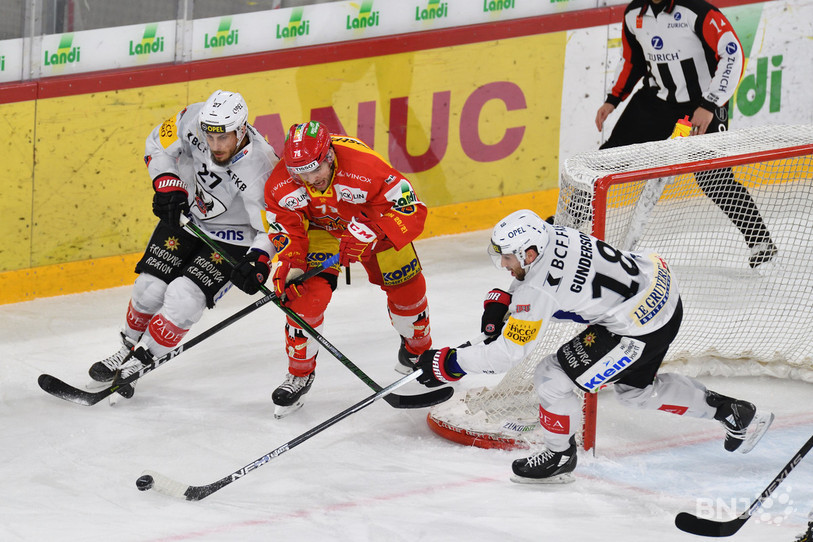 Marc-Antoine Pouliot et le HCB ont payé cher leur deuxième période cauchemardesque contre les Dragons. (Photo : Georges Henz)