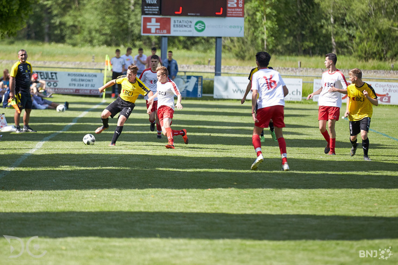 Les moins de 20 ans vont pouvoir retrouver les terrains de football dès lundi, les championnats juniors pourraient reprendre dès avril. (Photo d'archive)