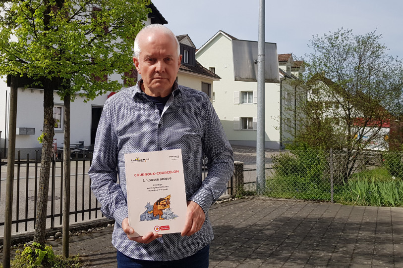 Daniel Brosy présente son ouvrage.