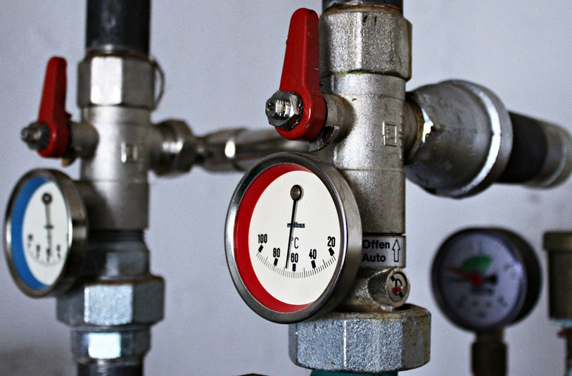 Les rejets thermiques de la raffinerie à Cressier seront utilisés pour alimenter le réseau de chauffage à distance. (Photo libre de droits : illustration).
