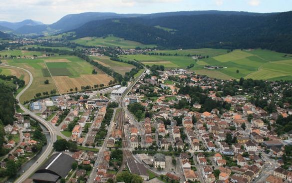 Le Val-de-Travers vu du Chapeau de Napoléon