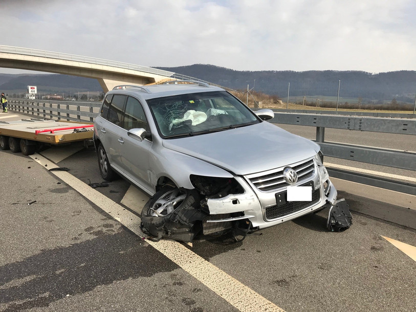 Le conducteur ne souffre que de quelques égratignures (photo : Police cantonale jurassienne).