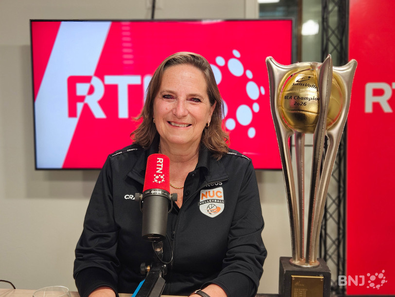 Jo Gutknecht est venue accompagnée du trophée gagné vendredi dans « La Matinale » ce lundi.