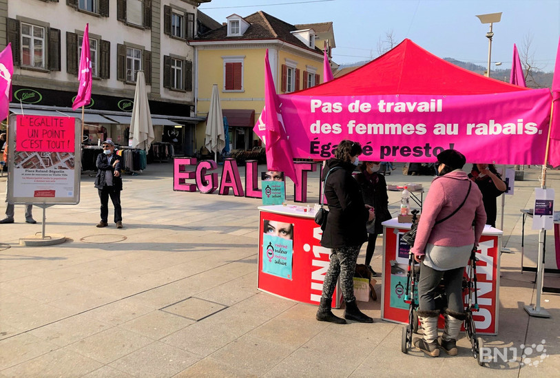 Unia Transjurane a lancé sa campagne lundi devant la gare de Delémont.