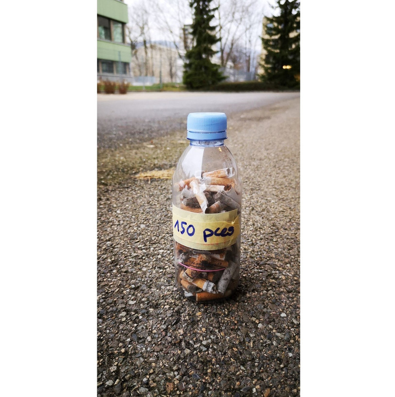 Les mégots ramassés par la population peuvent être rassemblés dans des bouteilles (photo : CIPRET Jura).