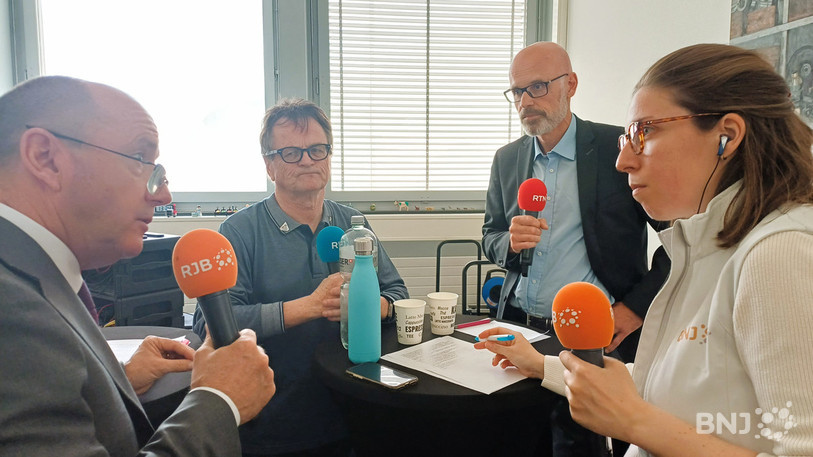 De gauche à droite : Raymond Kerrison (CEO Preci-dip), Roland Keller (grand reporter), et Gilles Feusier (head of technology and science au Space Center de l'EPFL).