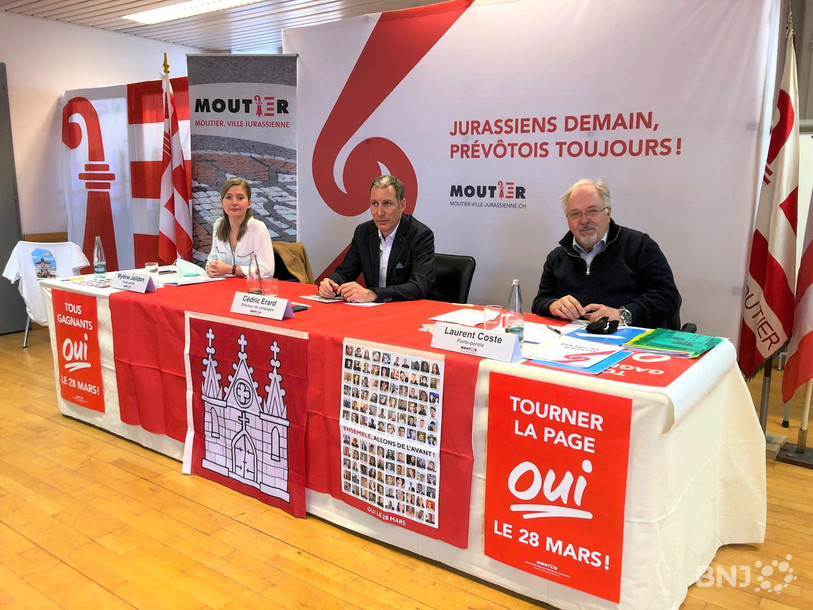 Le comité « Moutier, ville jurassienne » (Mylène Jolidon, Cédric Erard et Laurent Coste, de gauche à droite) estime que les Prévôtois auront tout à gagner en votant « oui » le 28 mars.