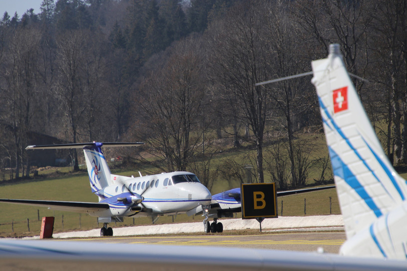 Les vols au départ de l’aéroport des Eplatures s’effectuent avec un King Air 350 de Swiss Flight Services. (Photo : ARESA)