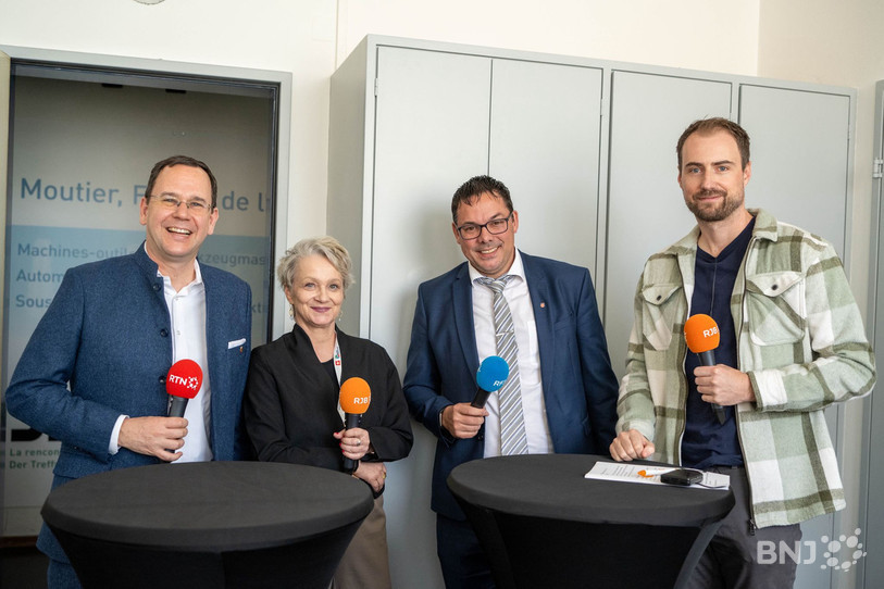 De gauche à droite : Sébastien Friess, chef de l'office de l'économie du canton de Berne, Florence Nater, conseillère d'Etat neuchâteloise en charge de l'économie et Stéphane Theurillat, ministre jurassien de l'économie.