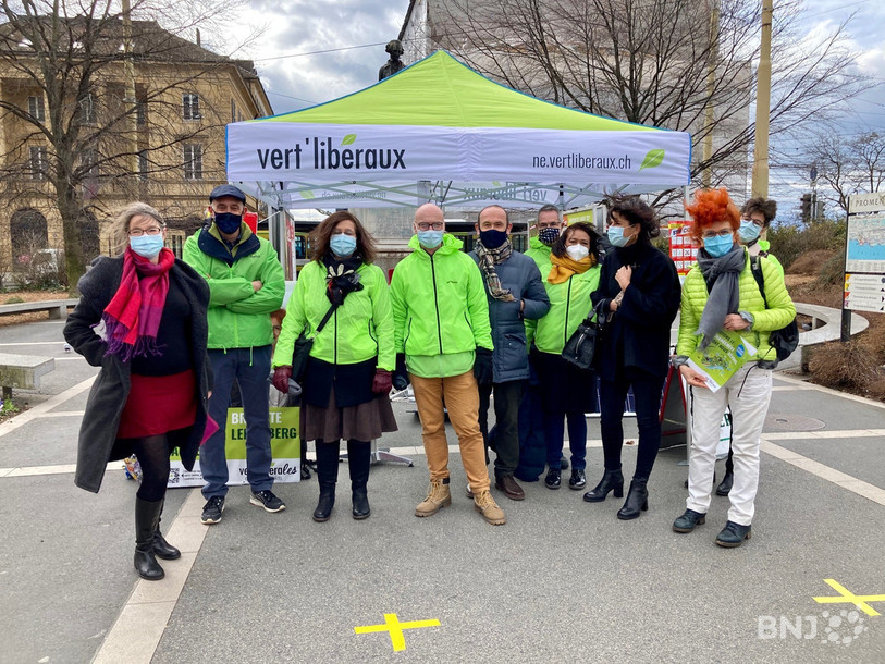 Les Vert'libéraux sont allés à la rencontre de la population samedi sur la Place Pury à Neuchâtel.