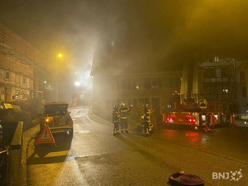 Une maison située à la rue du Nord a été la proie des flammes samedi soir à Moutier.