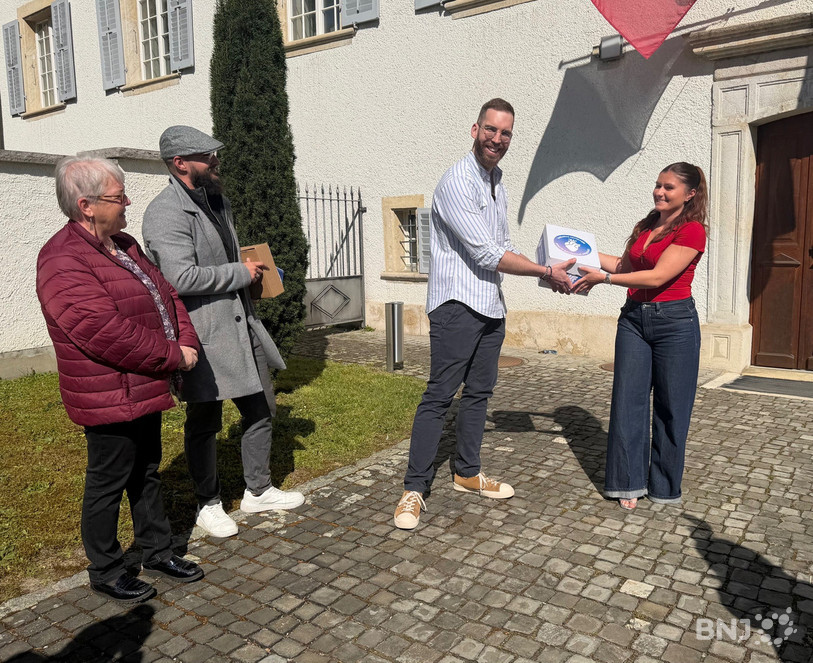 de gauche à droite : Monique Walker (présidente de Syna Jura), Grégoire Moser (secrétaire syndical) et Laurent Crevoisier (responsable régional) ont remis signatures à la Chancellerie cantonale ce jeudi matin.