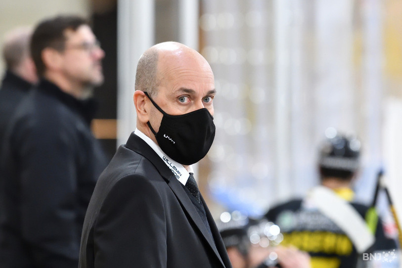 Le HC Ajoie de Gary Sheehan se méfie de Viège mais se montre ambitieux à l'heure d'attaquer les play-off (photo : Georges Henz).