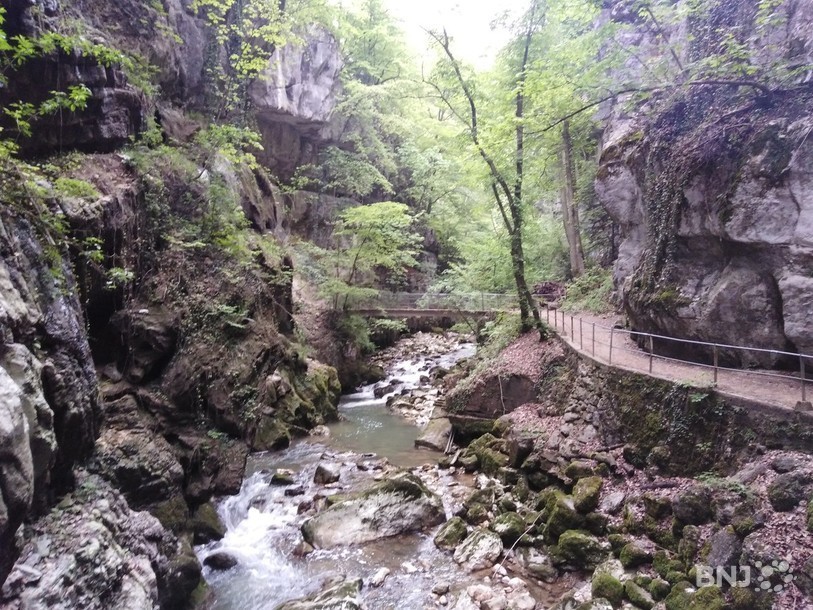 On ne pourra plus se balader sur le chemin pédestre des gorges durant 4 jours. (Photo : archives).