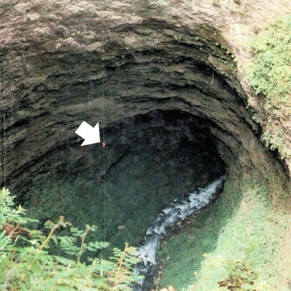 Expédition spéléologique de 1980 dans le gouffre de Naré