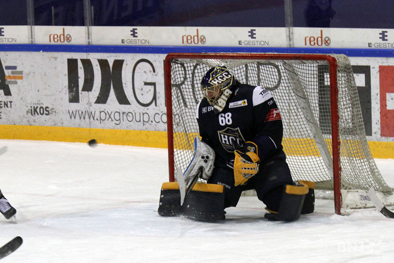 Nommé meilleur joueur du HC La Chaux-de-Fonds vendredi soir, Matteo Ritz a multiplié les parades pour tenir son équipe dans le match. (photo : Enrico Quaranta)