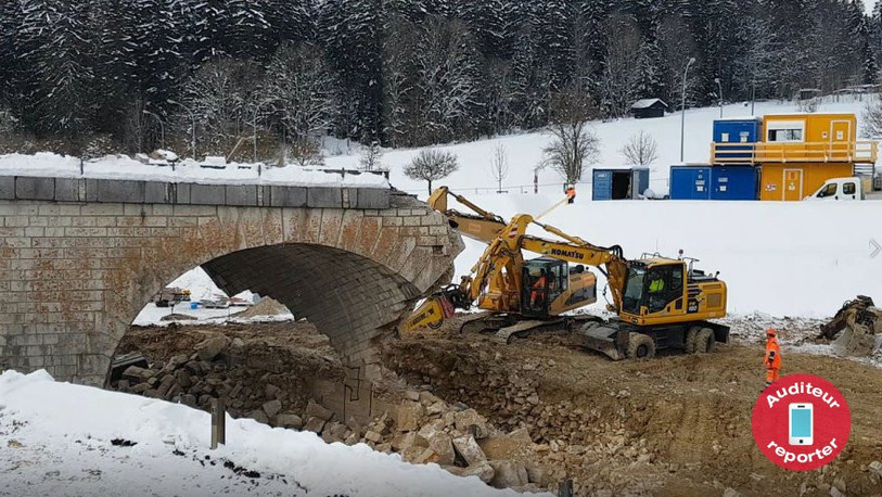 Les machines de chantier étaient à l'œuvre samedi matin autour du pont Malakoff. (Photo: auditeur reporter)